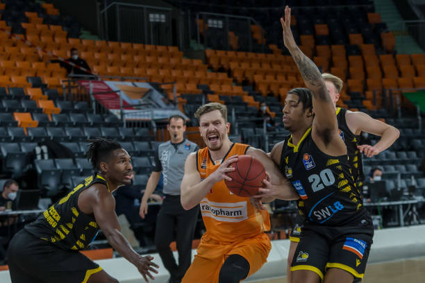 球队不仅需 球队不仅需