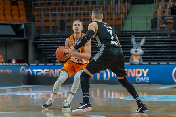 的态度仍保 的态度仍保