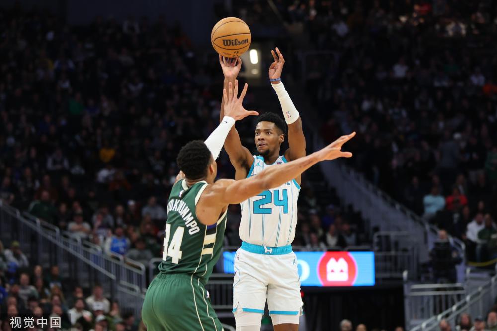 拒17分逆转！库里52+8创纪录，莫兰特36+6难辞其咎，西部第五易主.