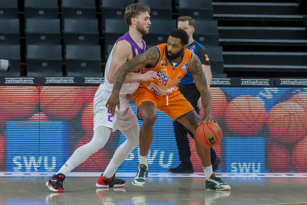 显得游刃有 显得游刃有