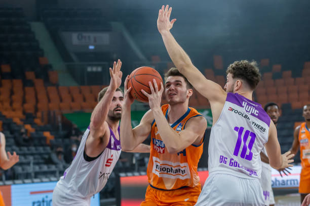 记者：穆勒今日继续在拜仁基地训练，明天返回温哥华